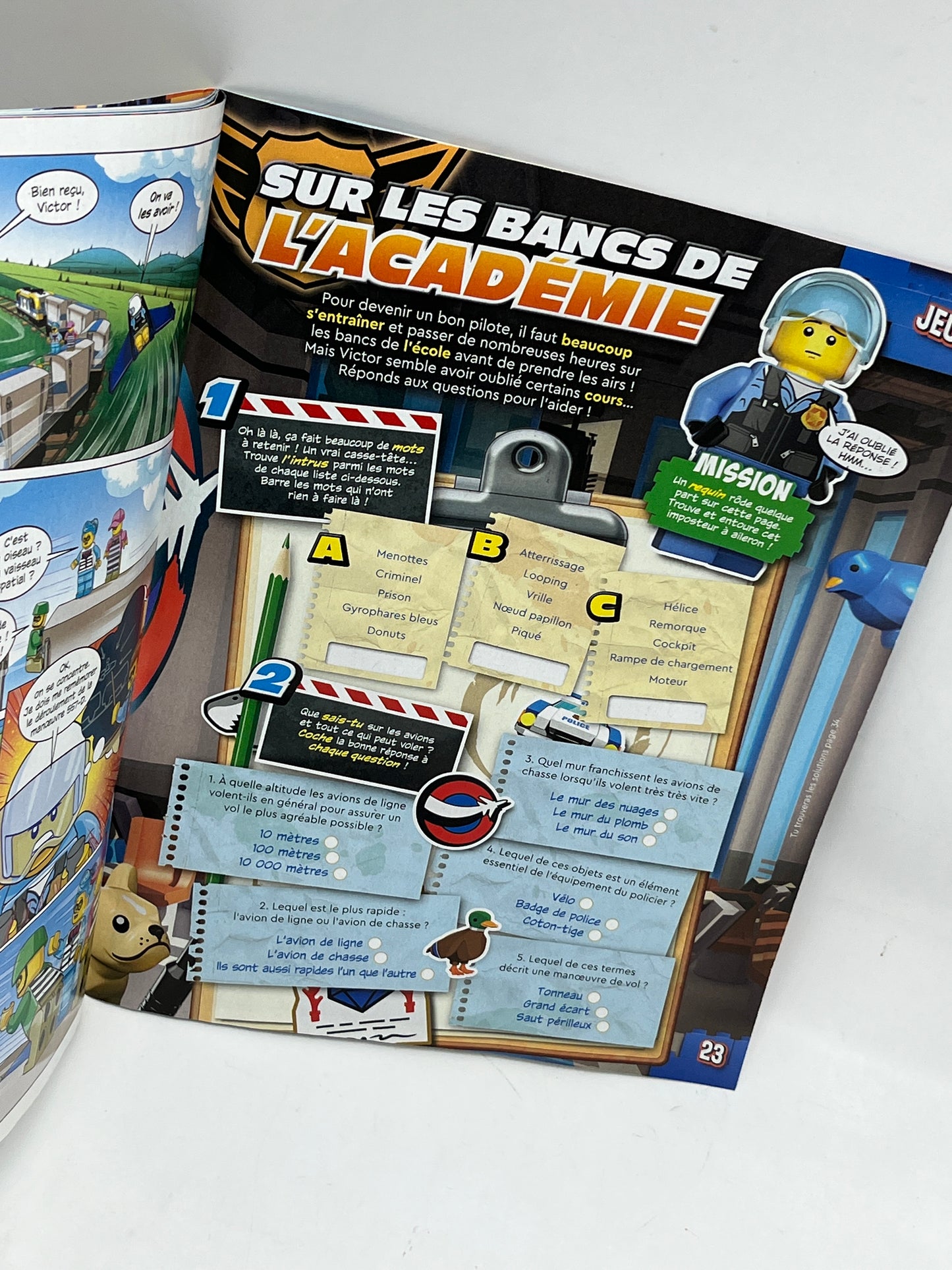 livre d’activité Magazine Lego city police avec sa mini figurine policier avec son avion Neuf