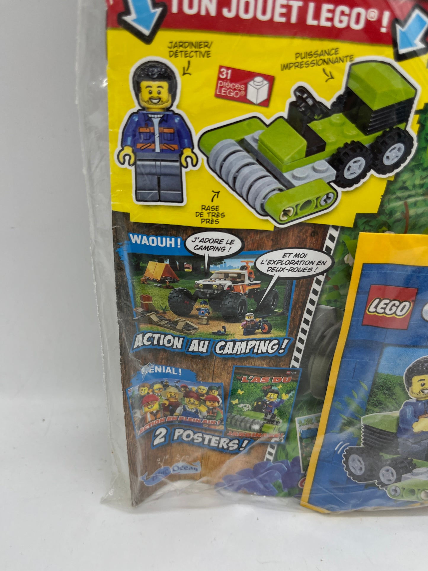 livre d’activité Magazine Lego city  avec sa mini figurine Jardinier avec son tracteur tondeuse Neuf