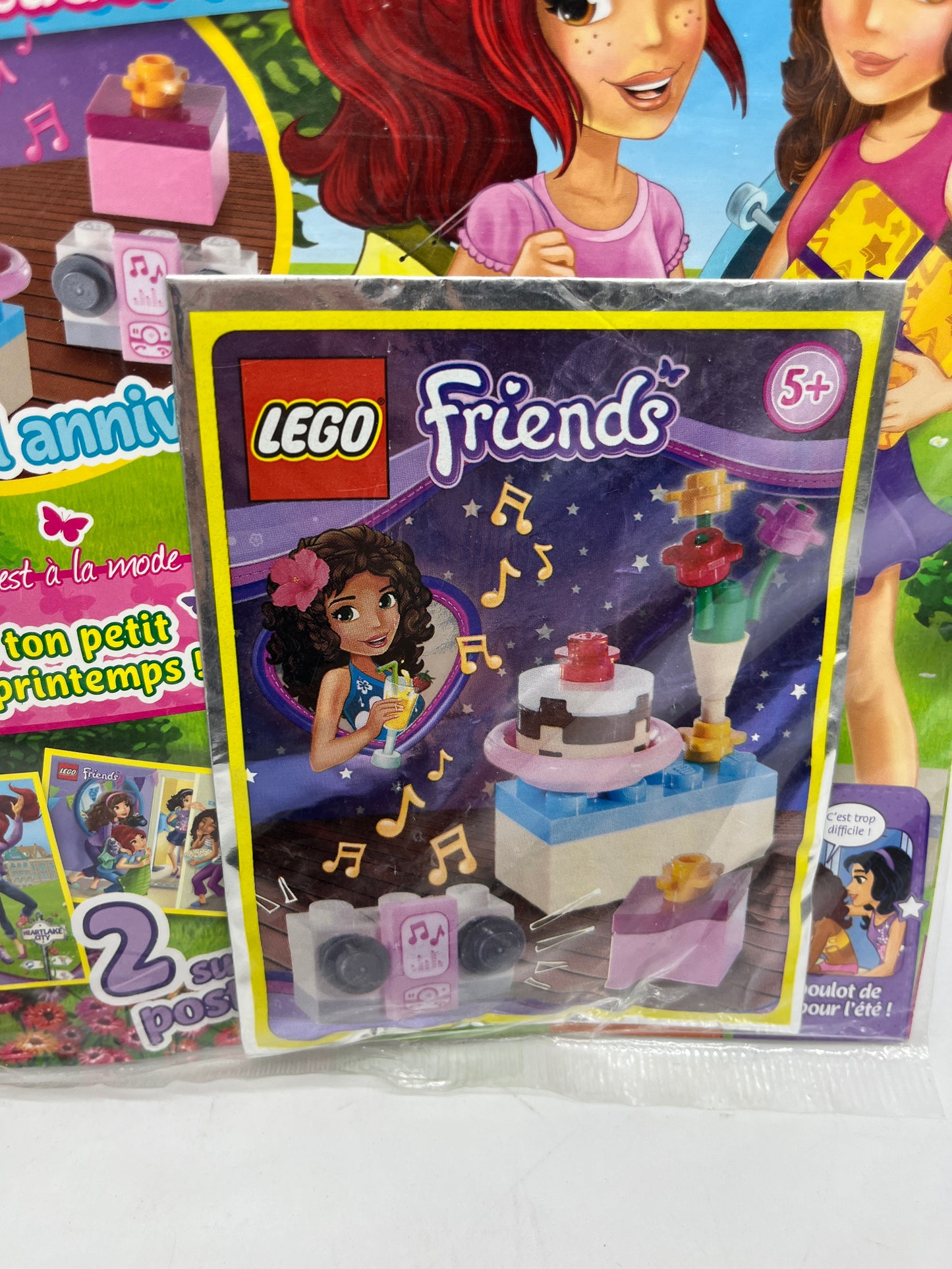 livre d’activité Magazine Lego Friends  avec son sachet à construire numéro 10 Neuf