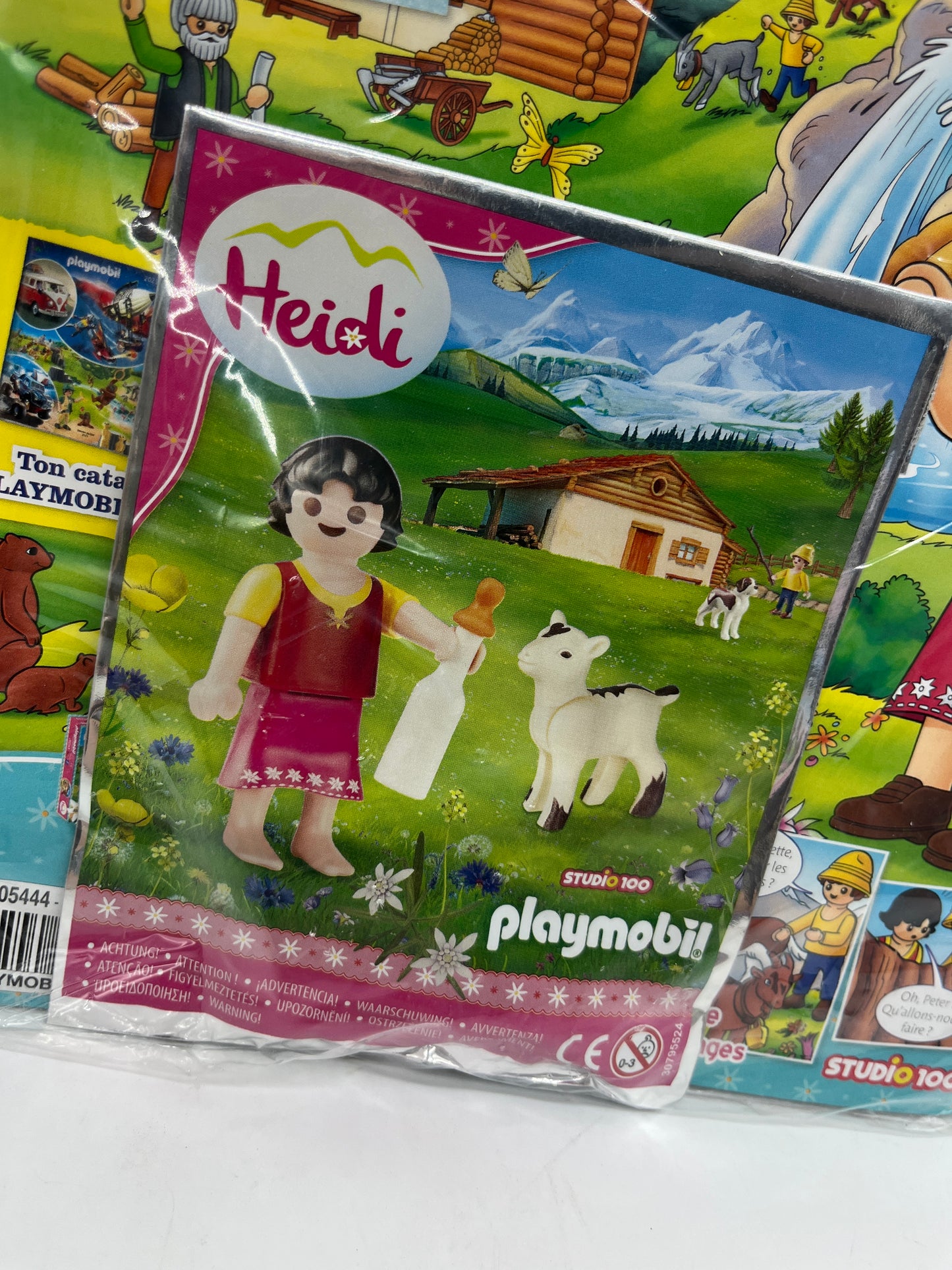 Livre D’activité magazine Playmobil  avec sa figurine Heidi et son bebe mouton jamais ouvert Neuf