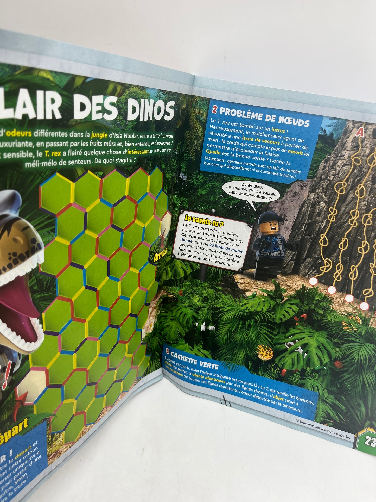 livre d’activité Magazine Lego Jurassic World avec sa mini figurine  Raptor Numéro 11 plus neuf sous blister