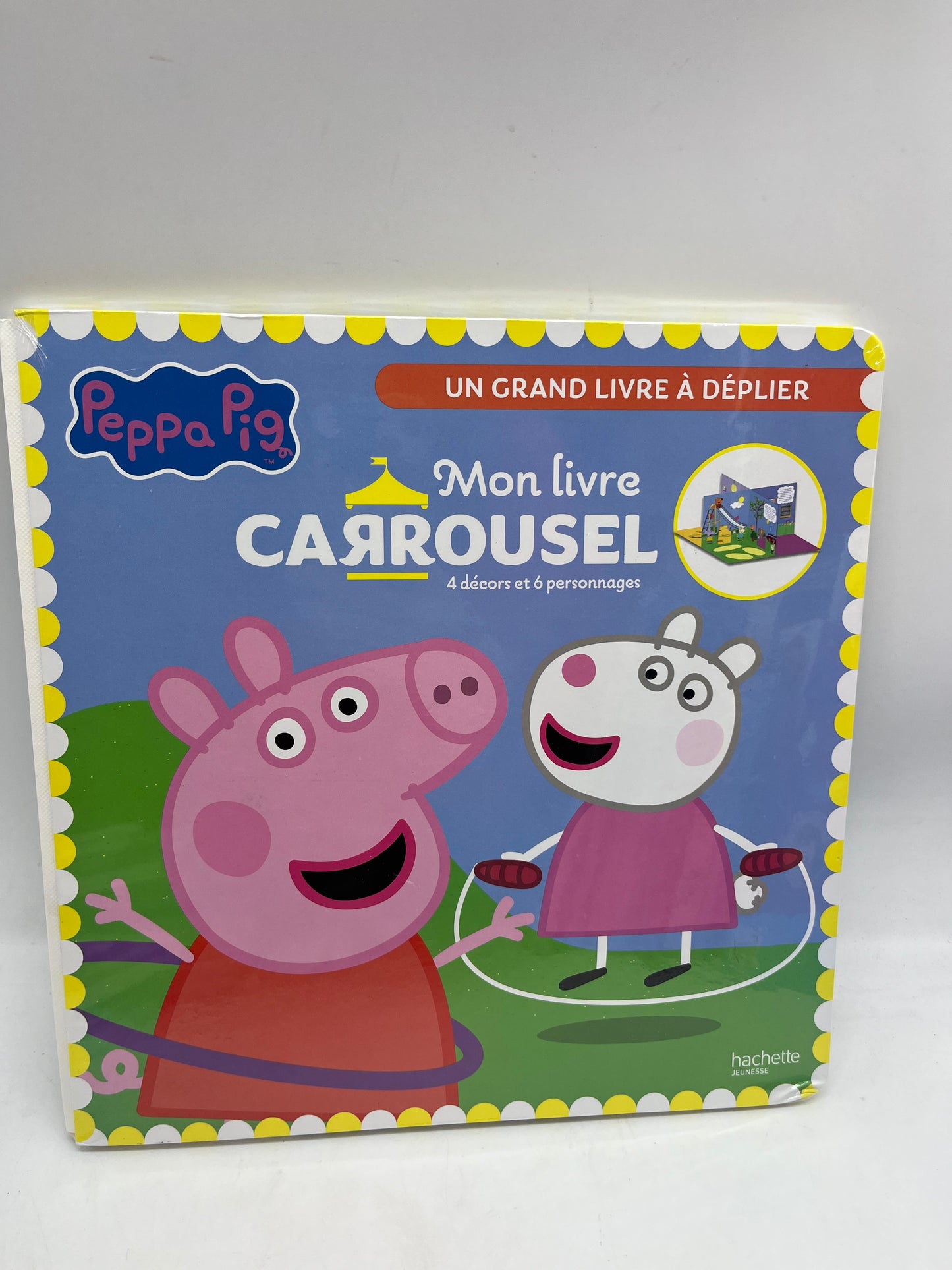 Mon livre Jeu Carrousel Peppa Pig livre à deplier avec 4 décors et 6 personnages Neuf