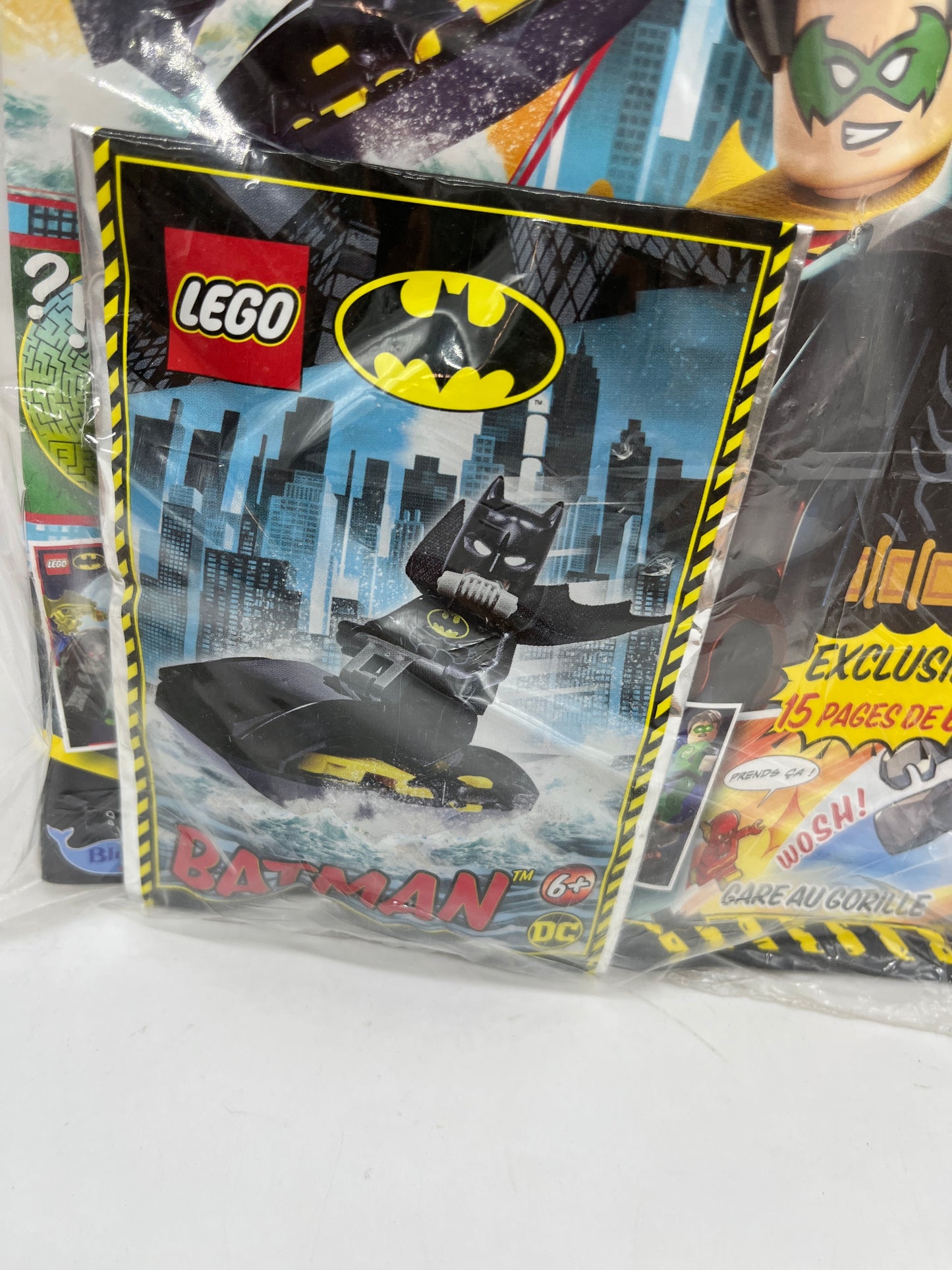 livre d’activité Magazine Lego Batman avec sa minifigure Batman et son jetboat  Neuf !