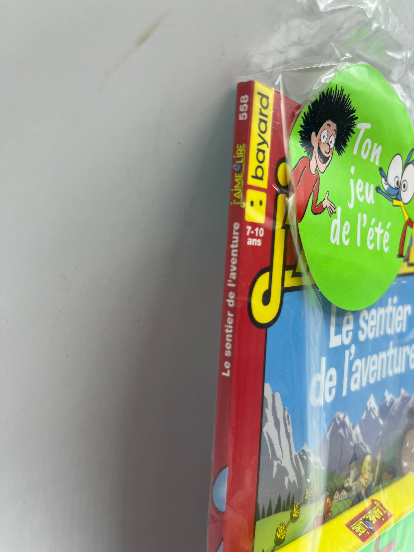 Livre d’activité Magazine J’aime lire avec son jeu de 7 familles modèle 558 juillet 2023 Neuf sous blister