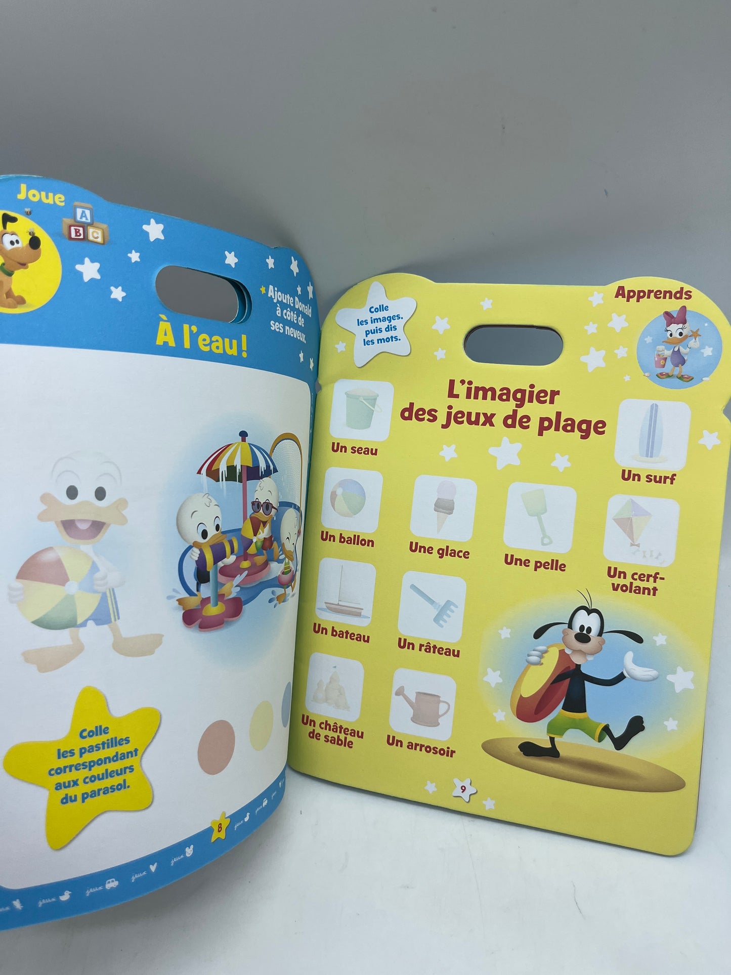 Livre d’activité  magazine Disney baby avec ses gommettes Thème A la plage modèle hors série Neuf