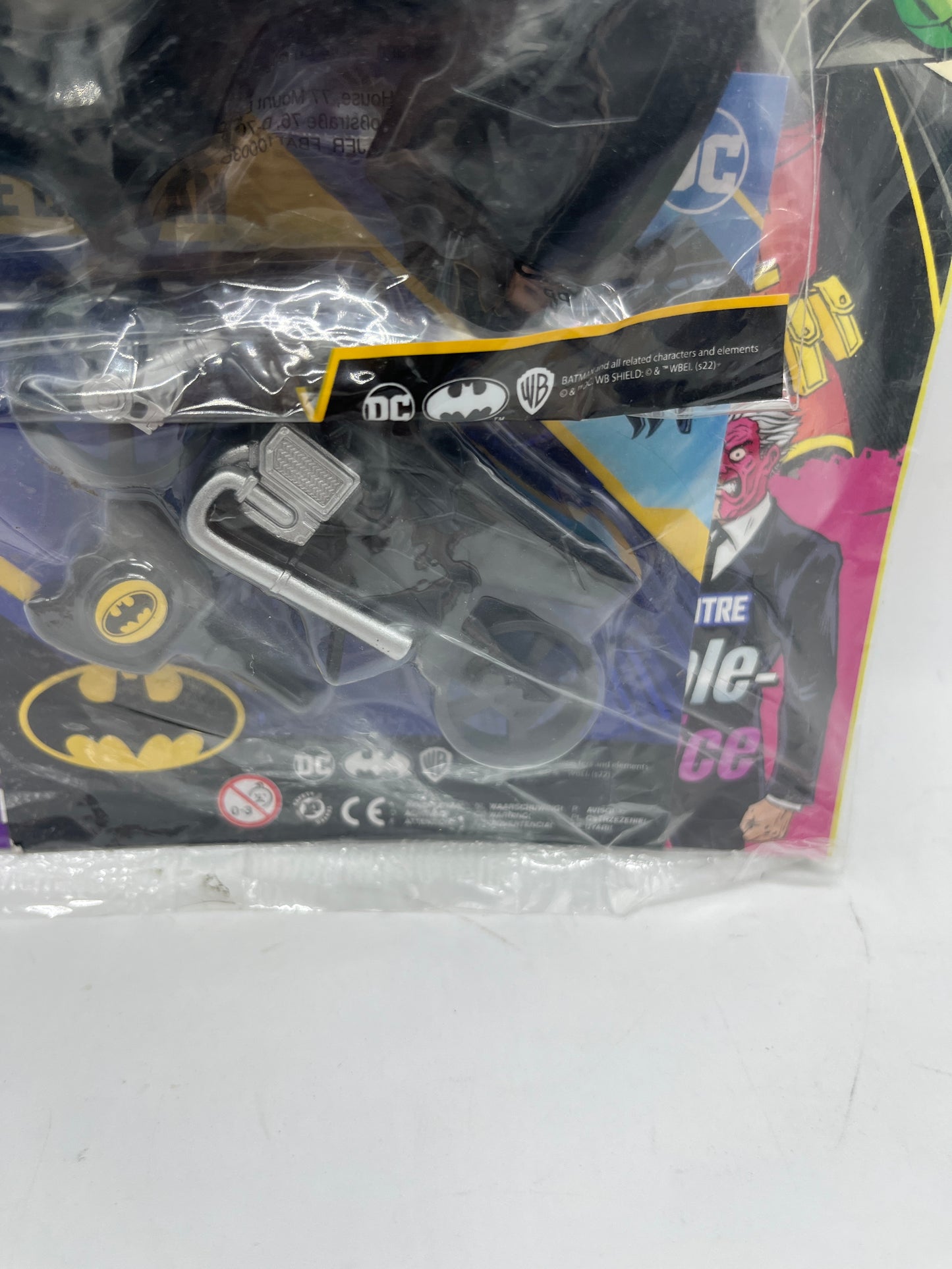 Livre d’activité magazines Disney Batman Marvel avec sa bat moto et sa clef Neuf