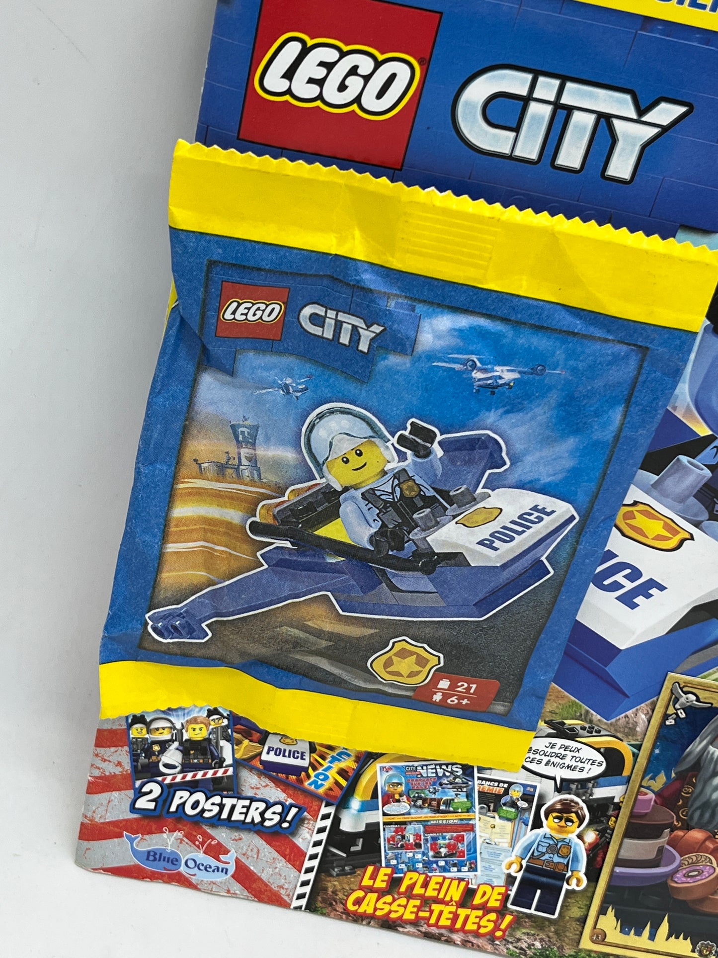 livre d’activité Magazine Lego city police avec sa mini figurine policier avec son avion Neuf