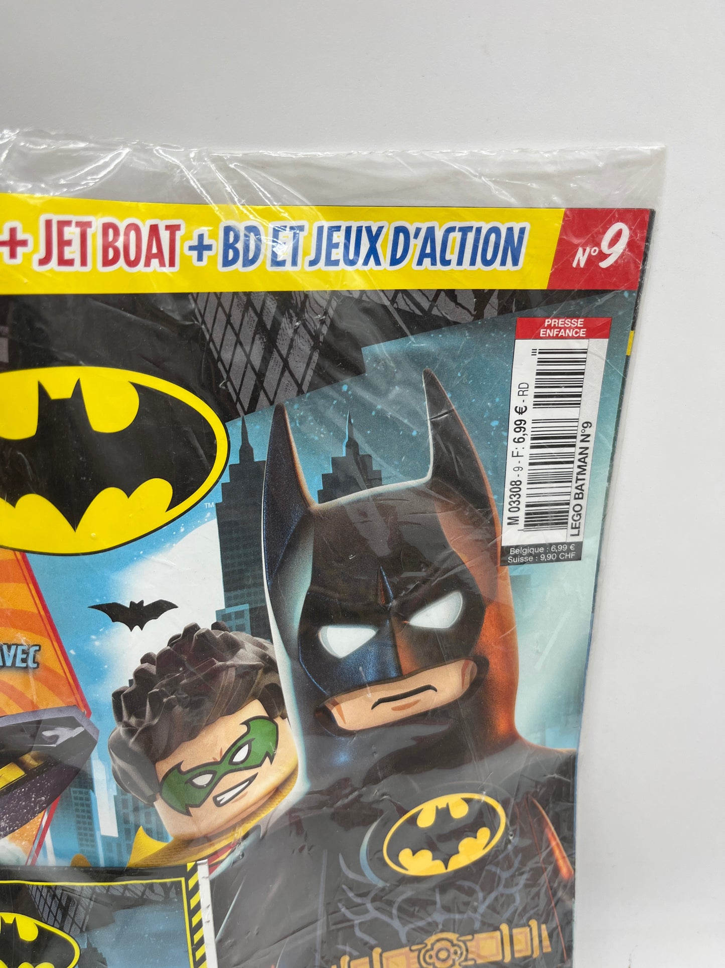 livre d’activité Magazine Lego Batman avec sa minifigure Batman et son jetboat  Neuf !