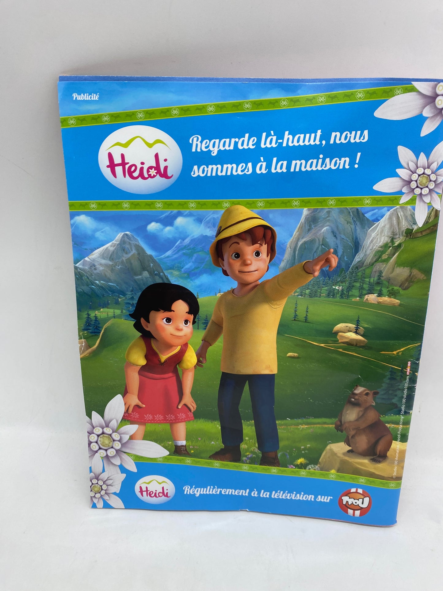 Livre d’activité magazines  Heidi avec son set coiffure Neuf