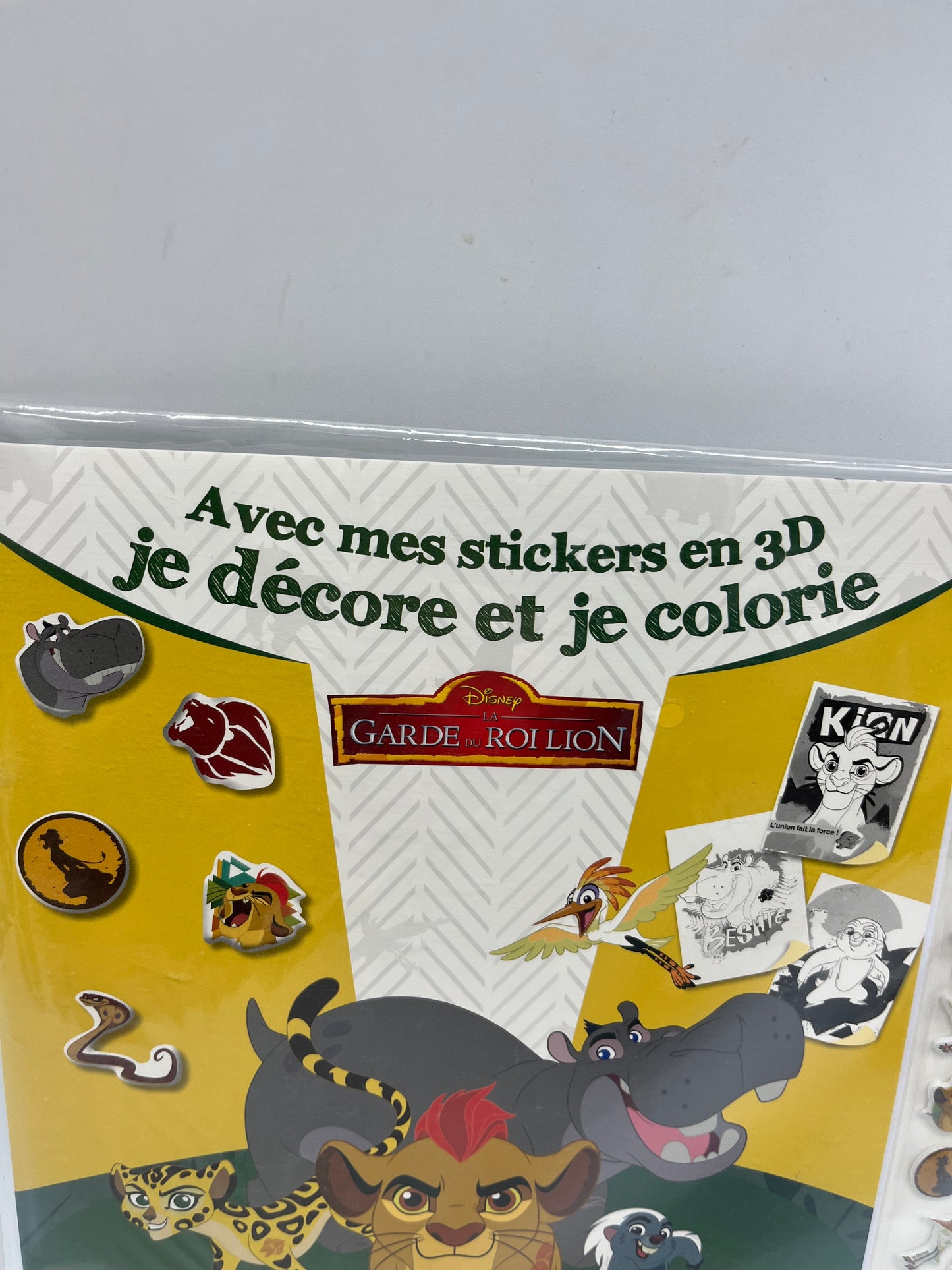 Livre d’activité  Magazine Disney La garde du Roi Lion avec son décor ces stickers 3D  Neuf