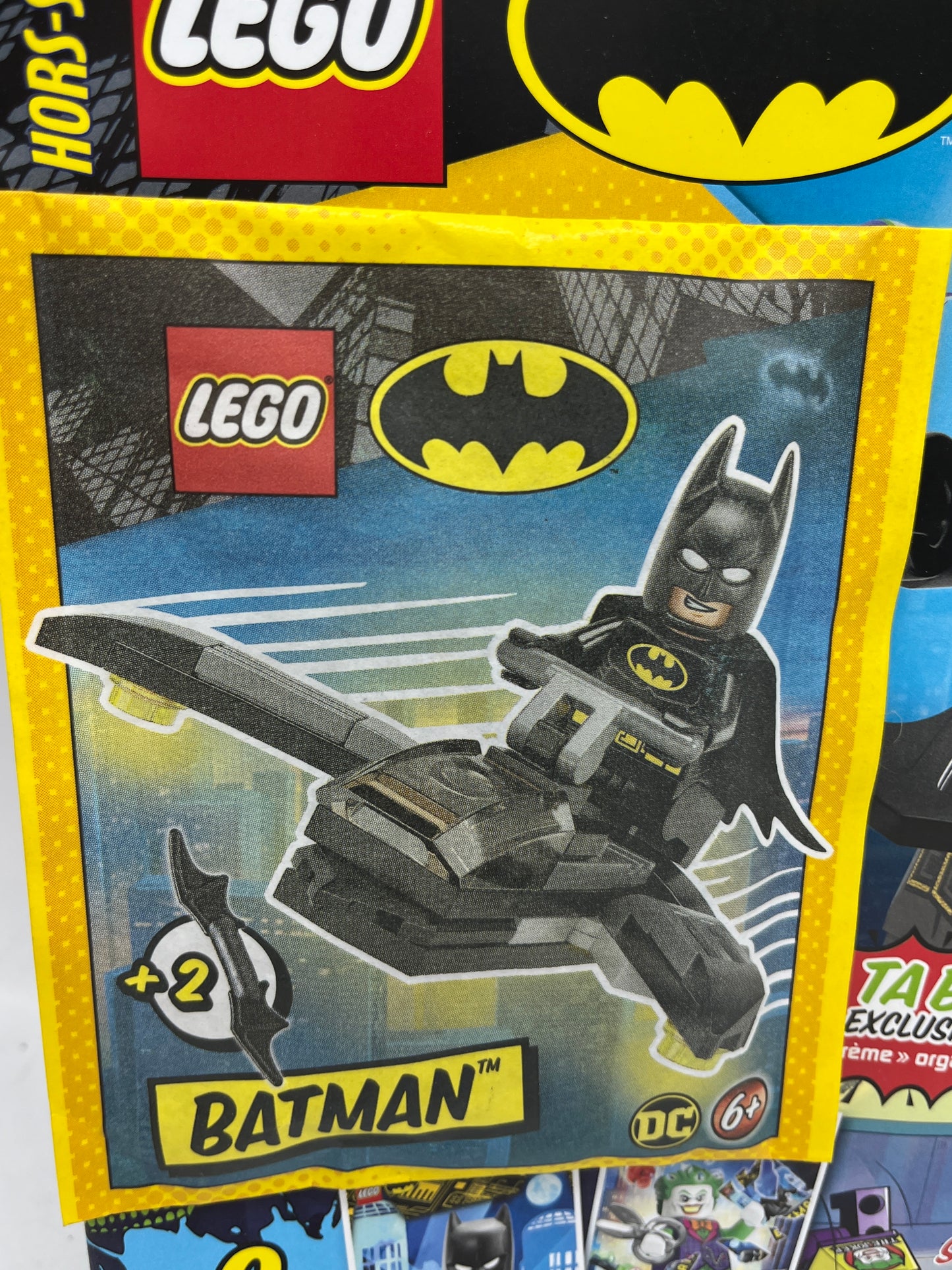 livre d’activité Magazine Lego Batman avec sa minifigure Batman et son jet trop cool  Neuf !