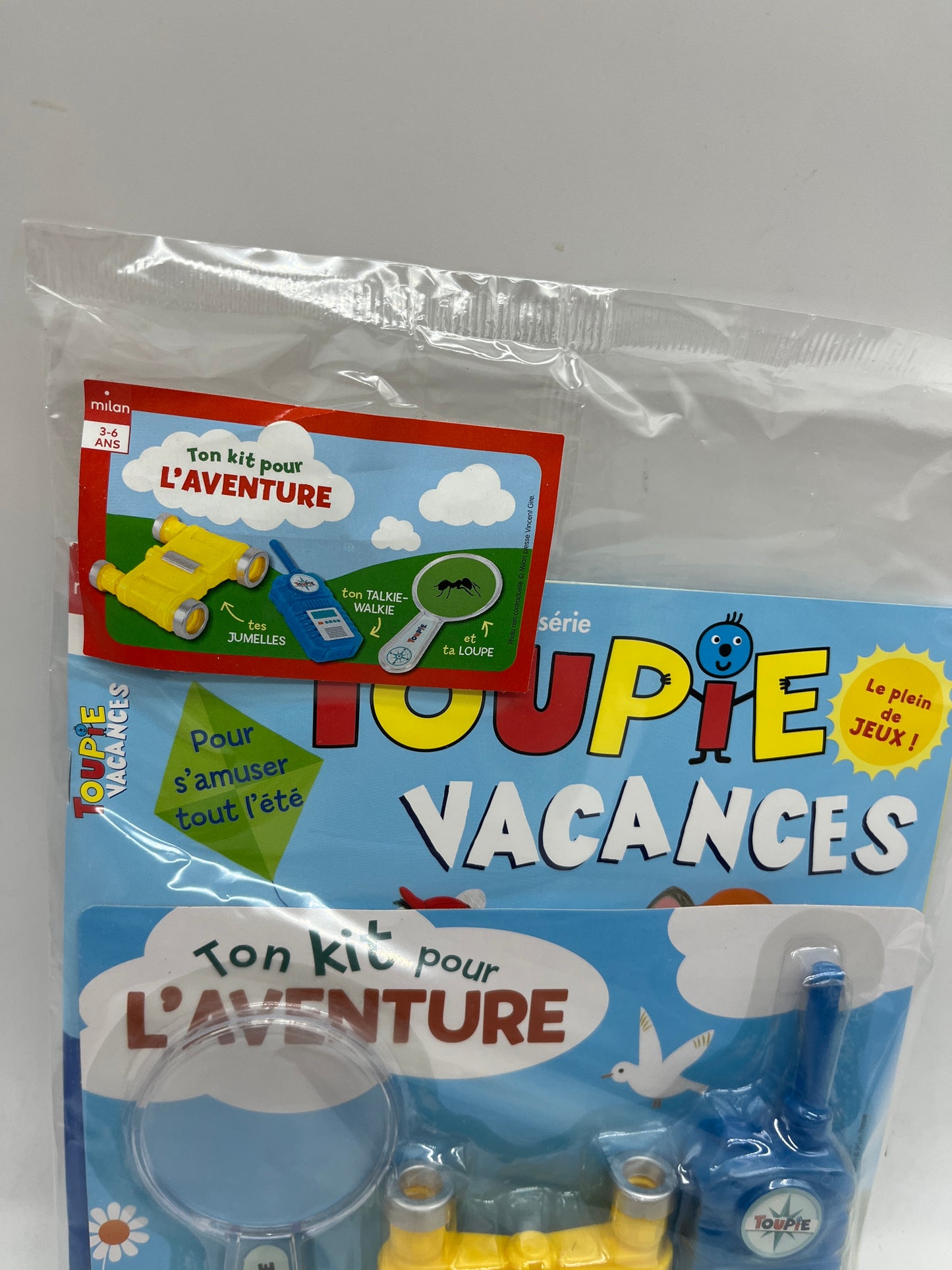 livre d’activité Magazine  Toupie spécial Vacance avec son Kit d’aventurier Neuf !