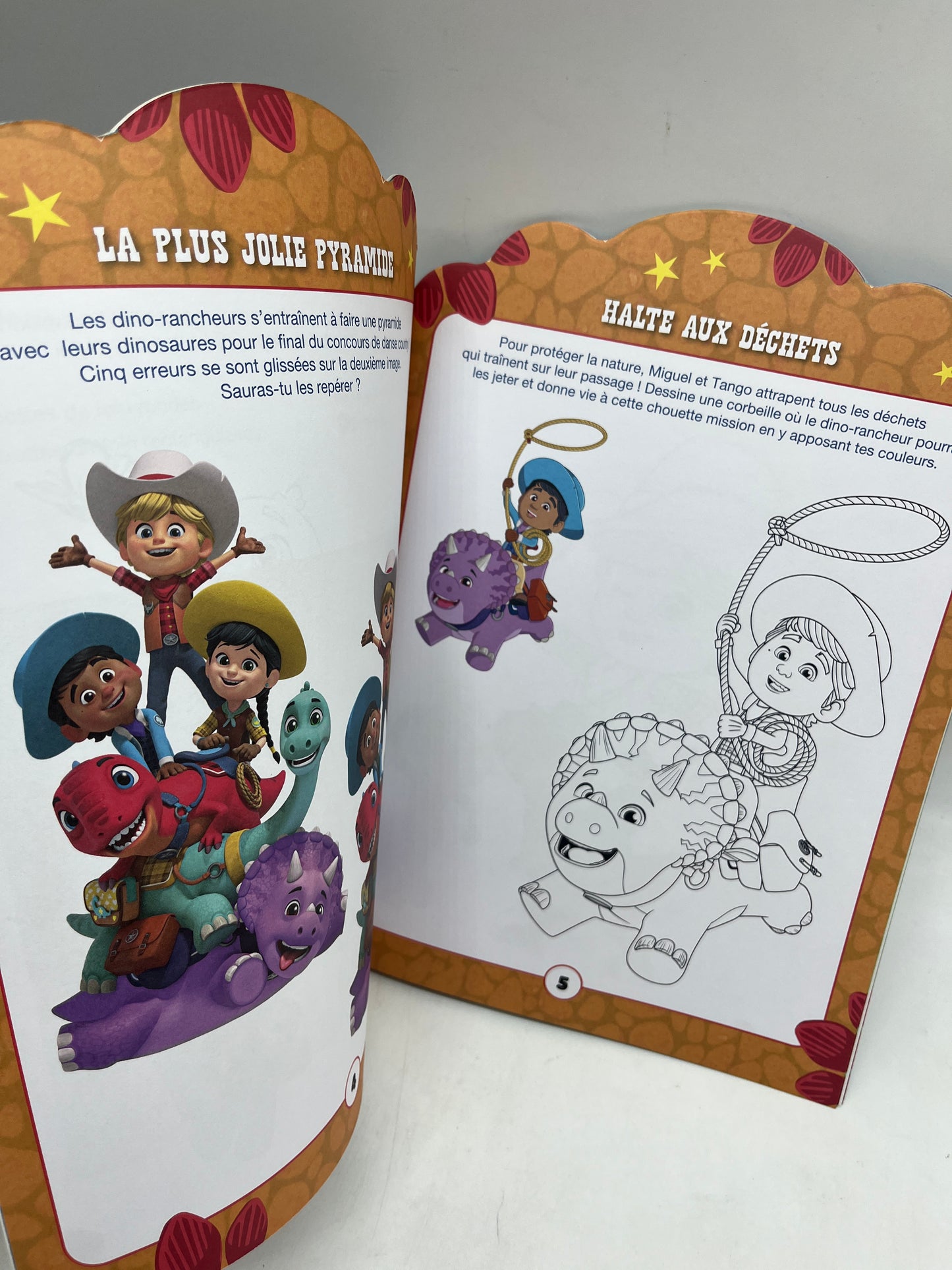 Livre d’activité Mes colos et Jeux histoire disney DINO RANCH avec 40 autocollants Neuf Dinosaure