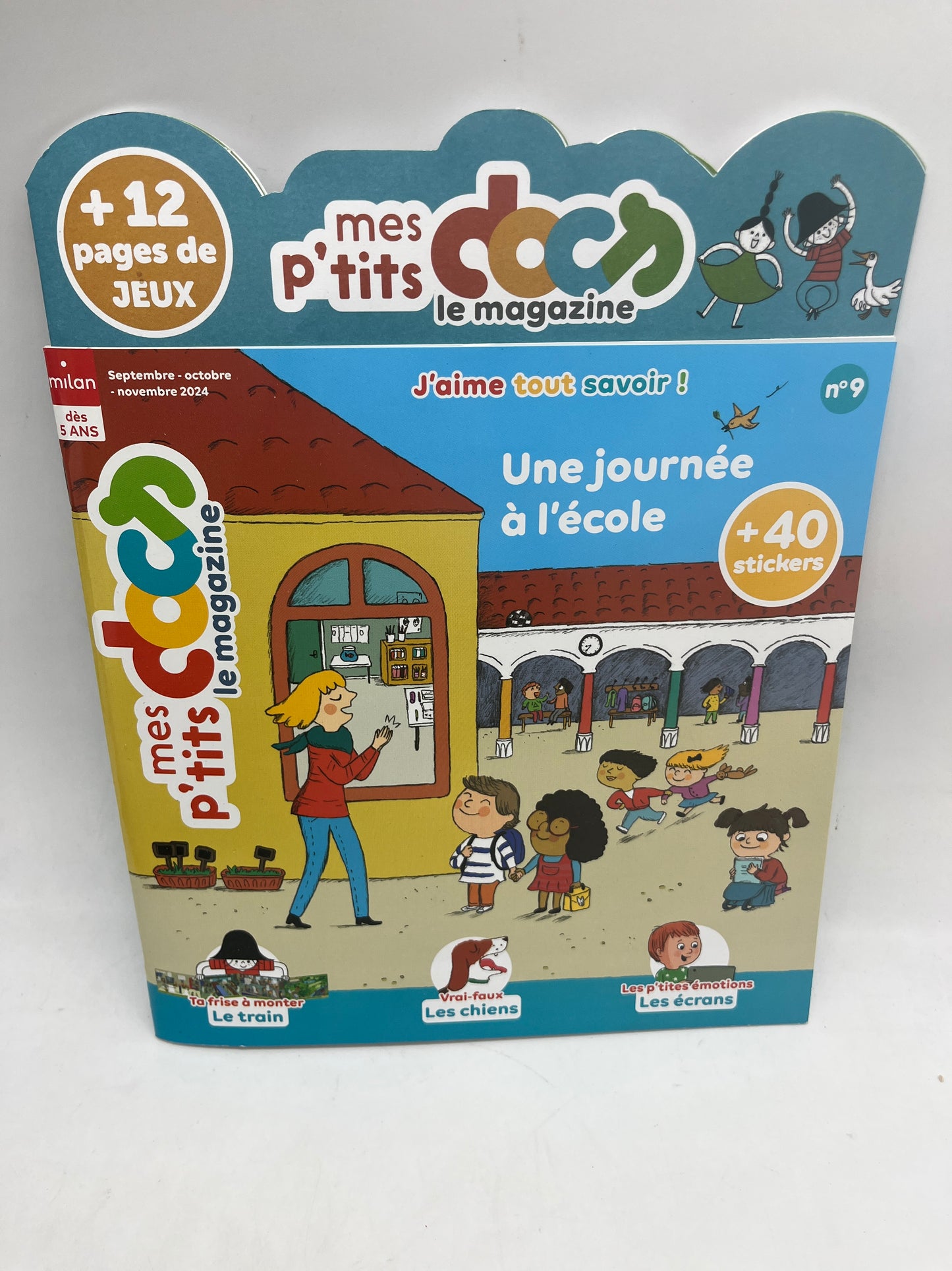 Livre d’activité Magazine  Mes P’tit doc thème Une journée à l’école Neuf