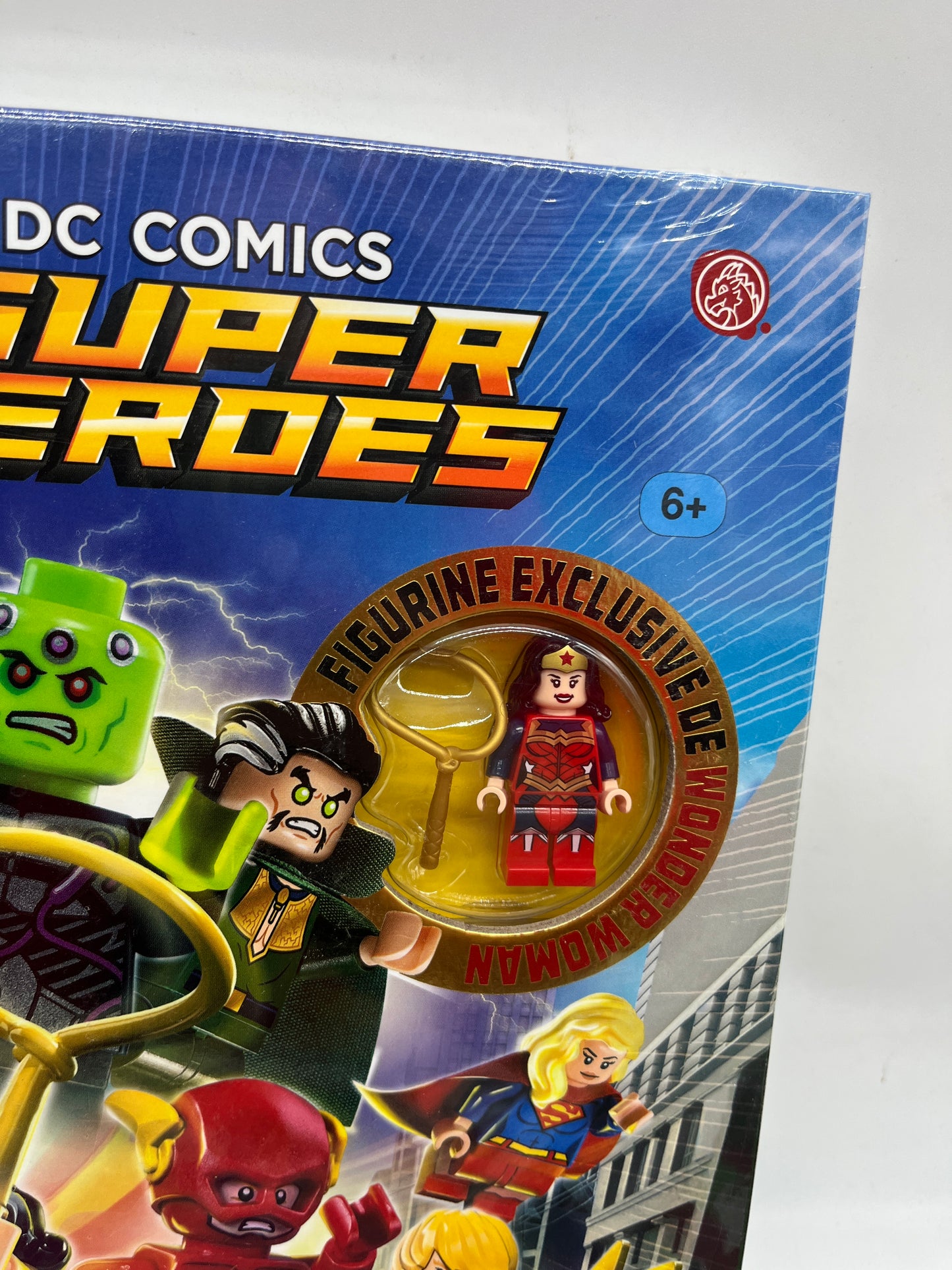 Livre Le super coffret  Guide Lego DC comics Super héros avec sa figurine Exclusive Wonder Woman Neuf