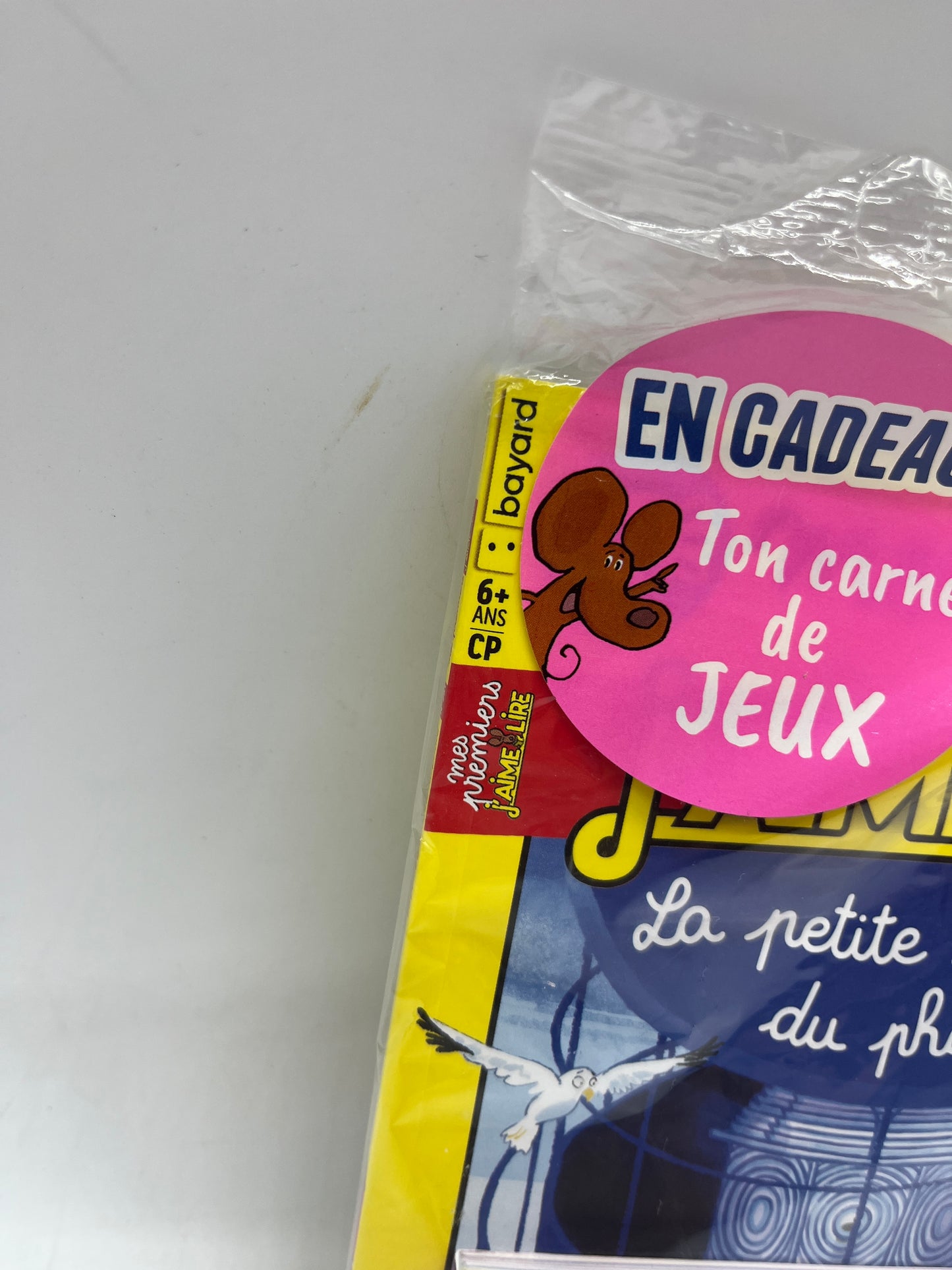 Livre d’activité Magazine mes premiers J’aime lire histoire à lire et à écouter numéro 251 Juillet 2023 avec son carnet de blague  !