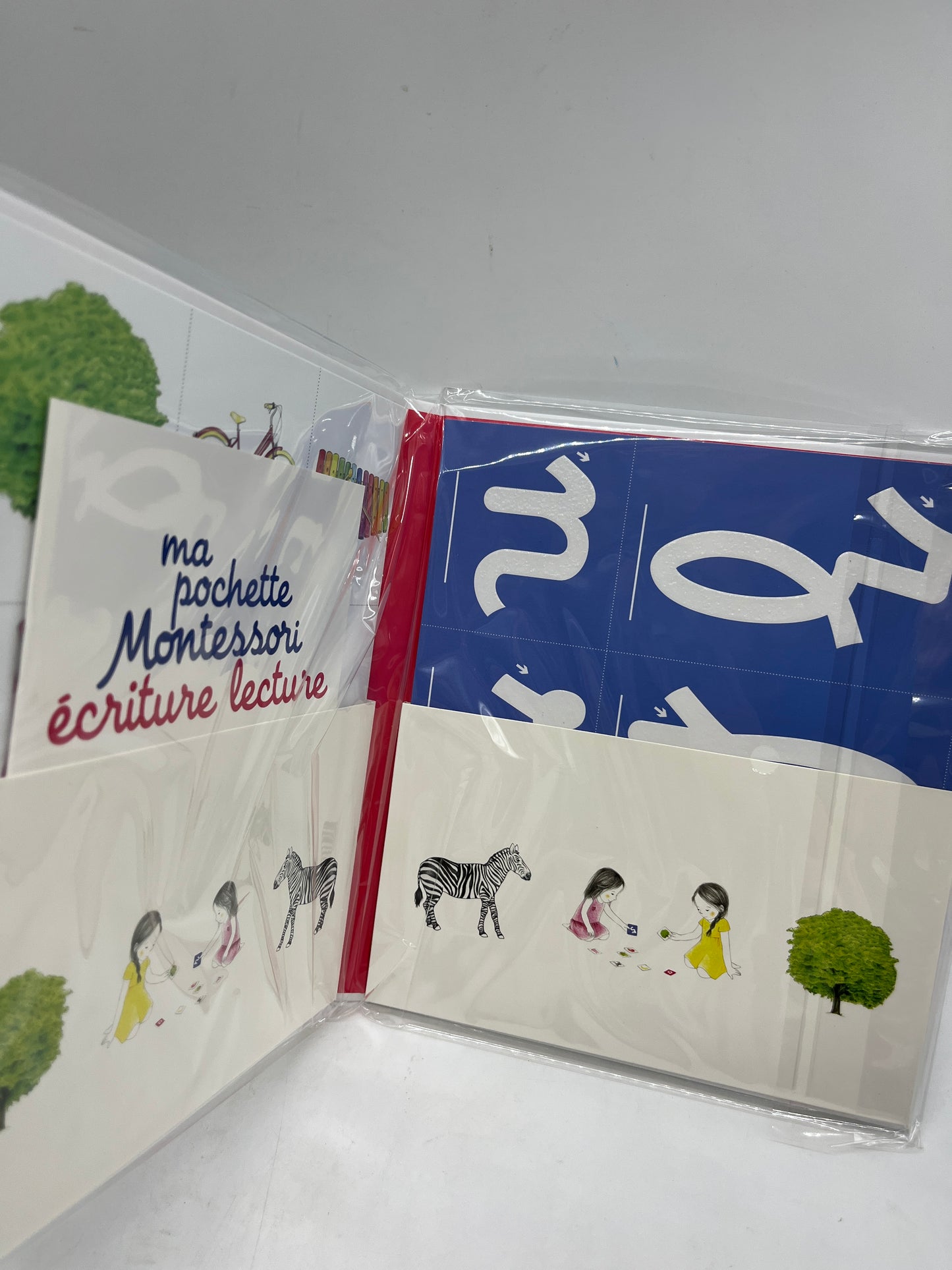 Livre Ma pochette Montessori Écriture Lecture avec 26 lettres pour reconnaître les sons Neuf