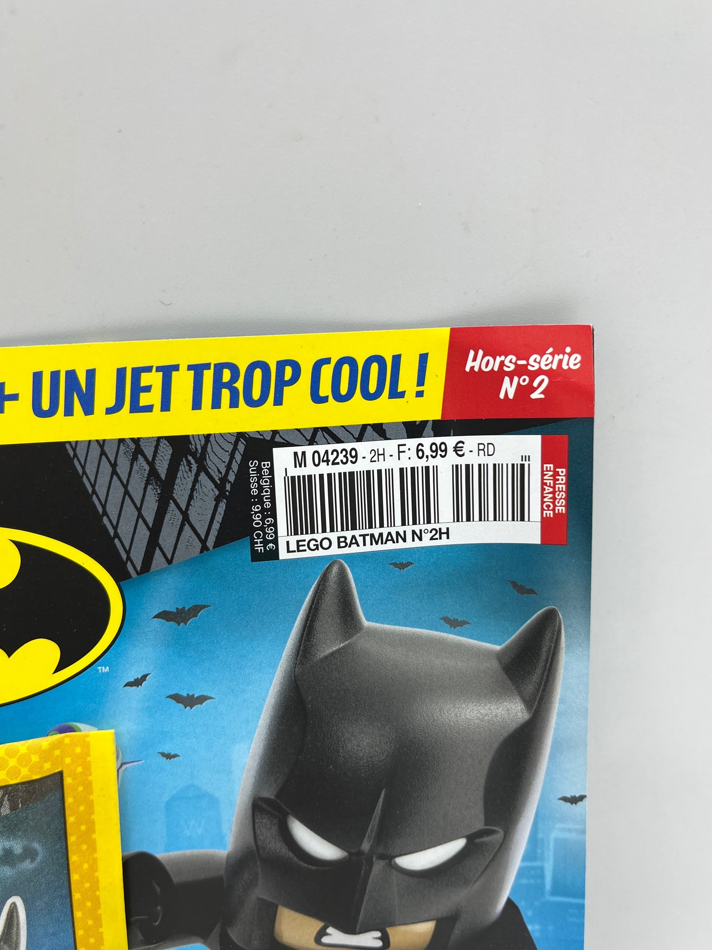 livre d’activité Magazine Lego Batman avec sa minifigure Batman et son jet trop cool  Neuf !
