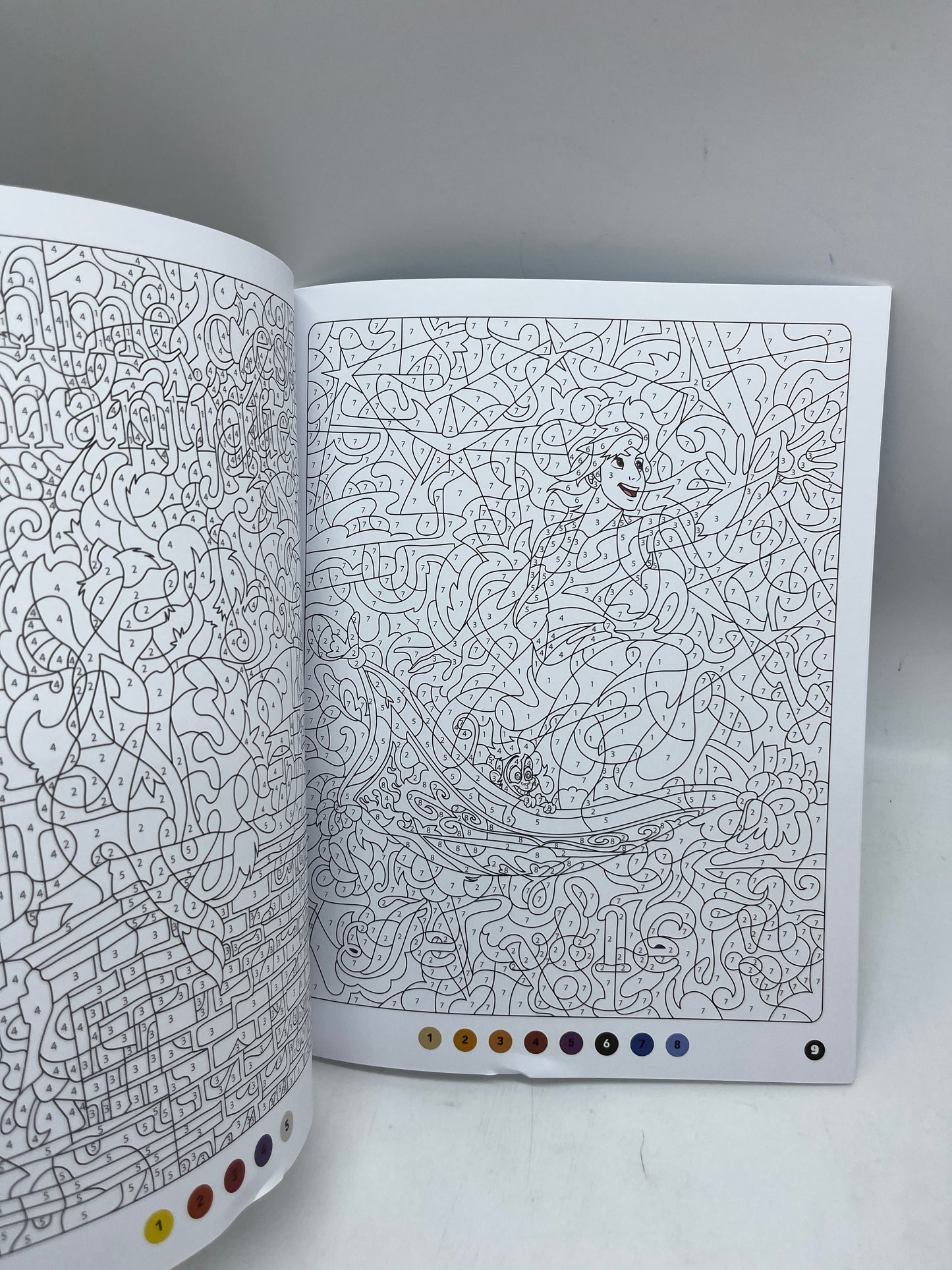 Livre d’activités les ateliers Coloriages magique  à colorier Disney tes héros préférés modèle message caché Neuf