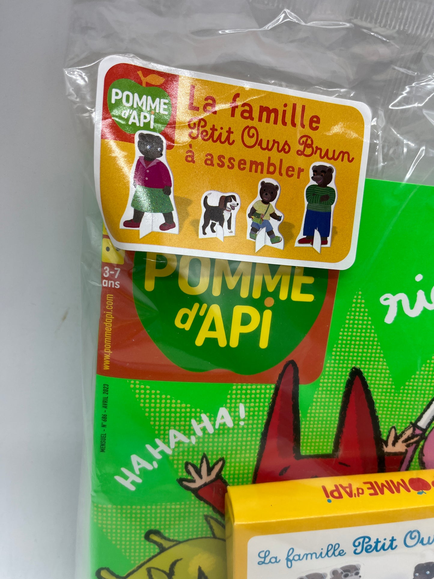 livre d’activité Magazine Pomme d'api Sam Sam   avec son jeu d’assemblage La famille de Petit Ours brun Neuf !