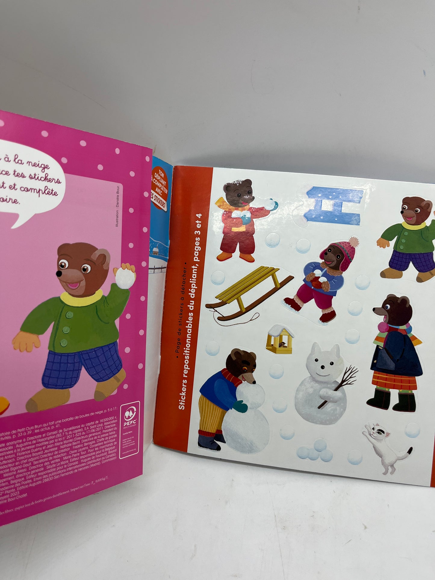 Livre d’activité magazine Les grandes histoires  de Petit Ours Brun thème la bataille de boules de neiges Neuf !