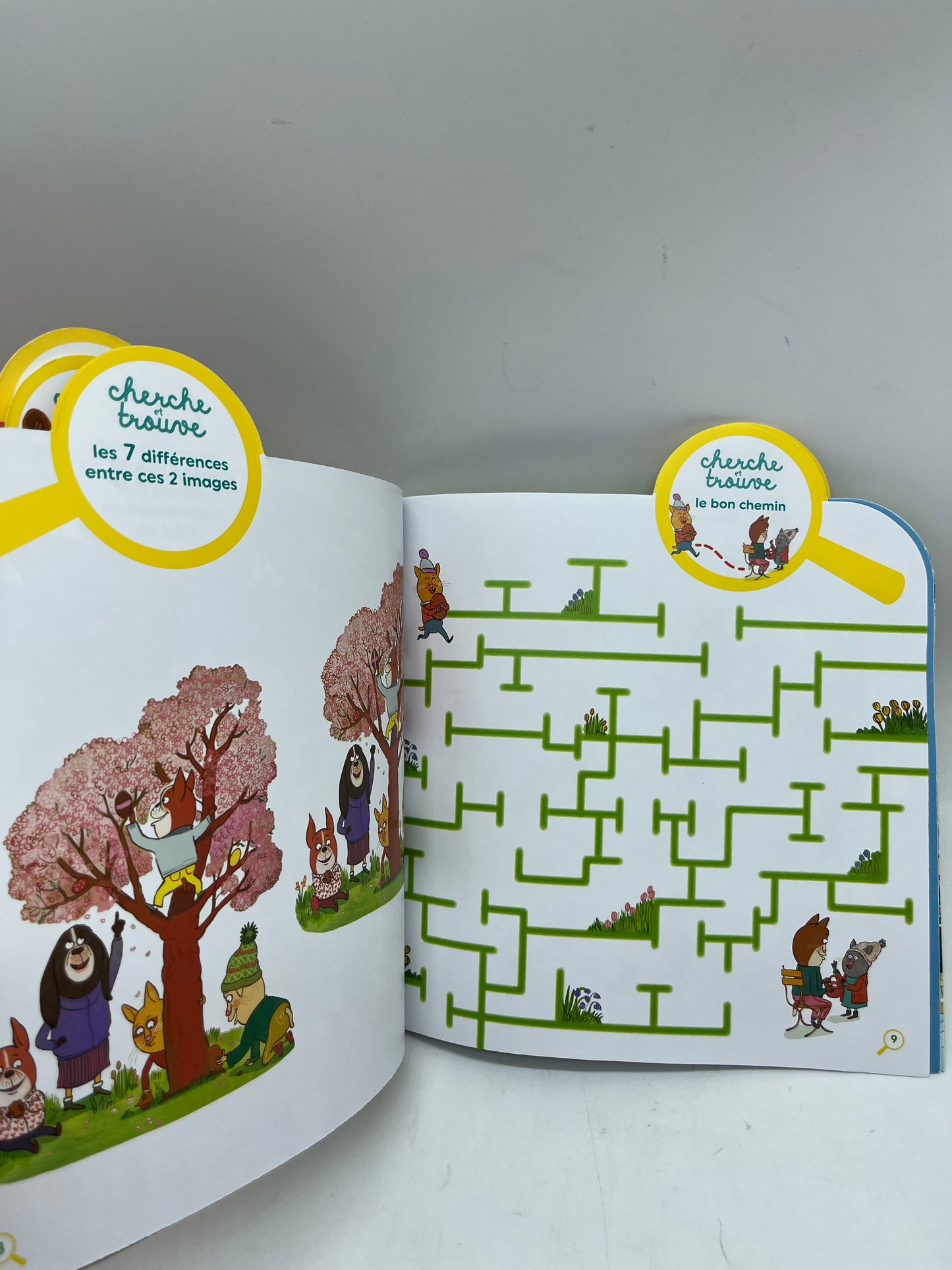 Livre d’activité Magazine Cherche et trouve Famille Les toutoumiaou Pomme d’api avec son crayon Neuf