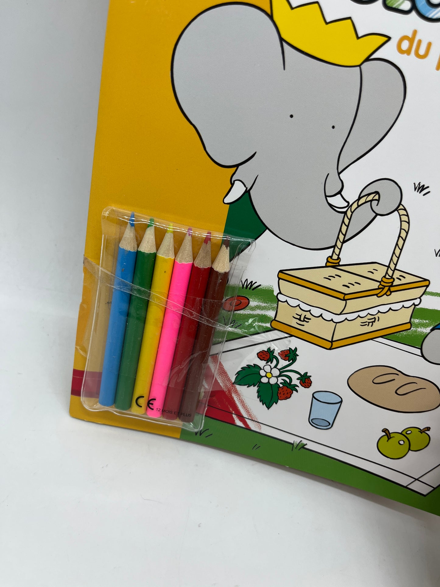 Livre d’activité magazine Babar spécial coloriage jeux de printemps gommettes avec ses crayons de couleurs activités histoires neuf !