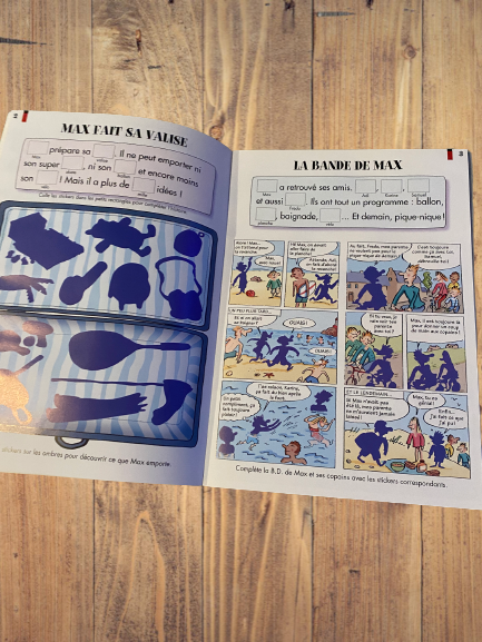 Livre activité La vie avec Max et Lili modèle "Max  Fan de vacances  " avec 130 stickers repositionnables