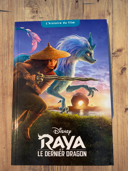 Livre format poche l'histoire du film Disney  Raya le dernier dragon Neuf