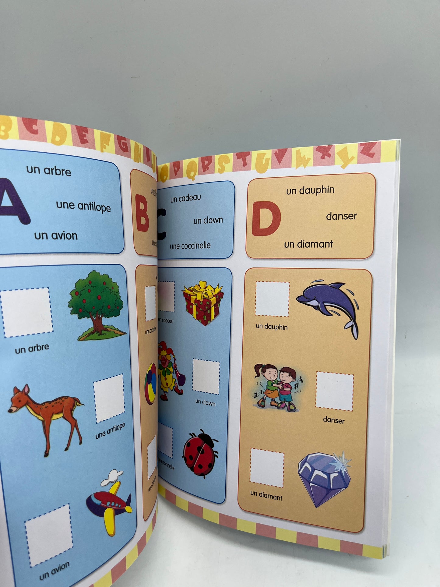 livre d’activité exercice Pour apprendre colle amuse toi l’alphabet et les chiffres avec ses autocollants Neuf