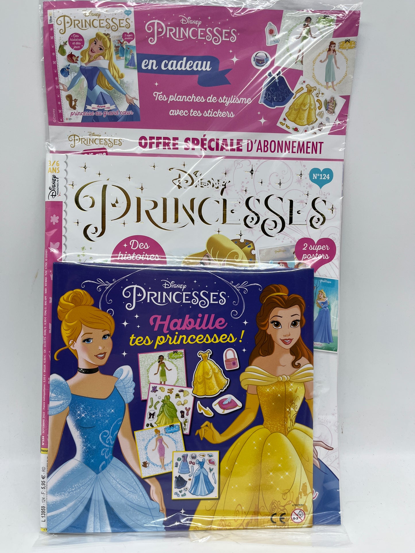 Livre d’activité magazinesprincesses disney avec son kit Habille tes princesses  Neuf